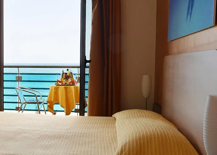 Mirage Отель 3*